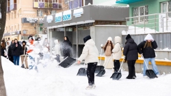 В Альметьевске устраняют последствия мощного снегопада