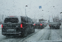 Татарстанцев предупредили о гололедице, накате и снежной каше на дорогах 