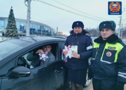 Сотрудники Госавтоинспекции поздравили участников дорожного движения с Новым годом!