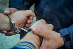 Альметьевские полицейские задержали жителя Казани, по указанию мошенника забравшего деньги у пенсионерки