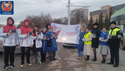 Активисты «Движение первых» совместно с сотрудниками Госавтоинспекции провели акцию