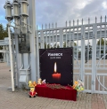 В Альметьевске создан стихийный мемориал в память о погибших в ижевской школе 